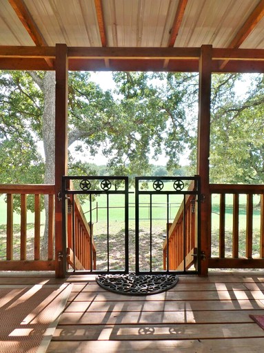 Cabins (United States of America, Bryan, Texas)