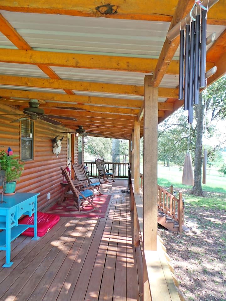 Lofted Countryside Cottage Perfect for a Romantic Escape in Texas