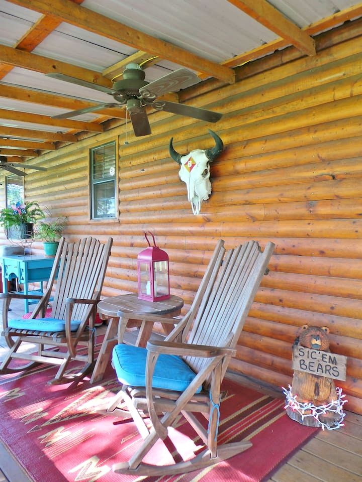 Lofted Countryside Cottage Perfect for a Romantic Escape in Texas