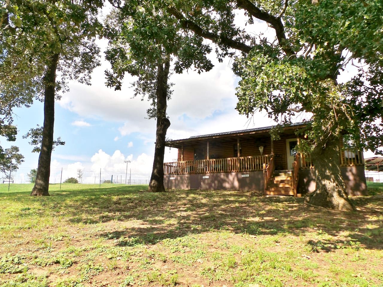 Lofted Countryside Cottage Perfect for a Romantic Escape in Texas