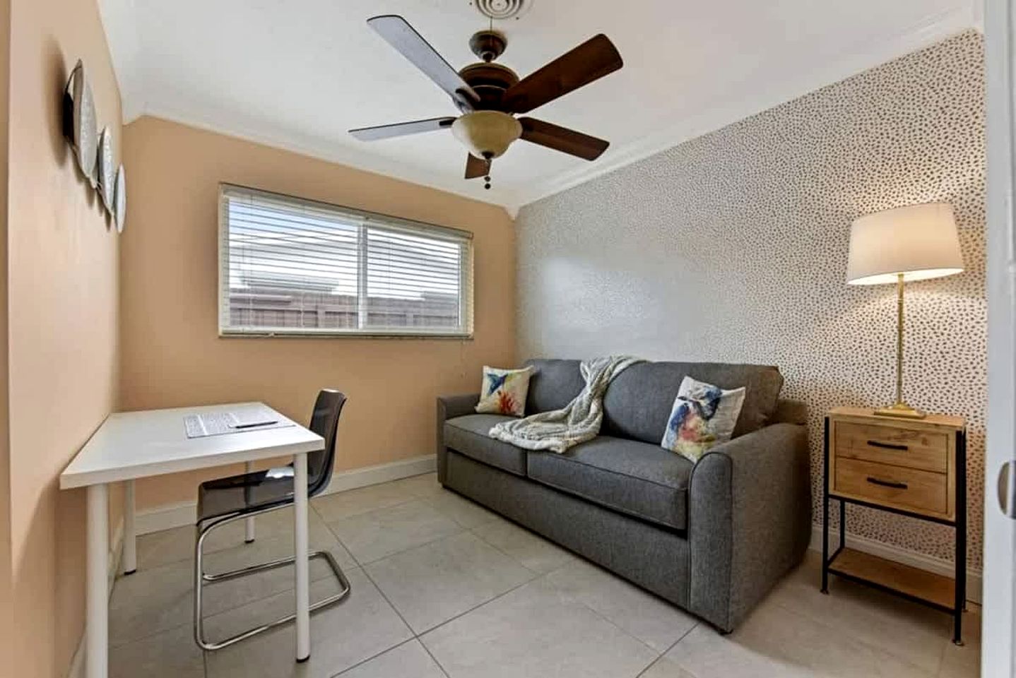 Modern Waterfront Home with Pool, Tesla EV Charger & Canal Fishing near Lauderdale-by-the-Sea Beach, Oakland Park Florida