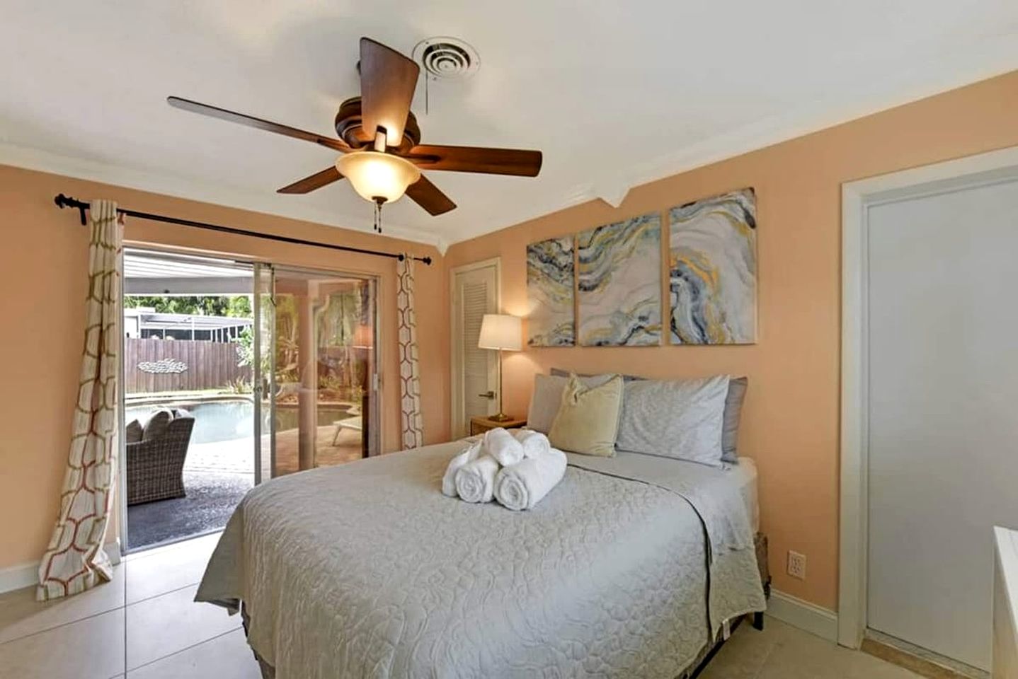 Modern Waterfront Home with Pool, Tesla EV Charger & Canal Fishing near Lauderdale-by-the-Sea Beach, Oakland Park Florida