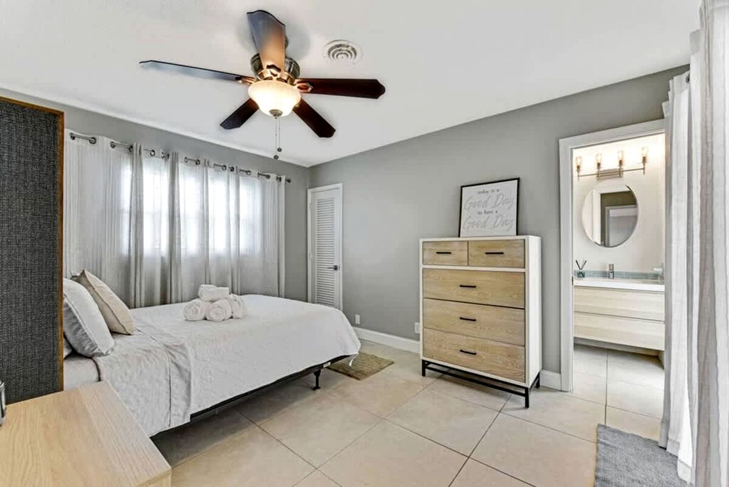 Modern Waterfront Home with Pool, Tesla EV Charger & Canal Fishing near Lauderdale-by-the-Sea Beach, Oakland Park Florida