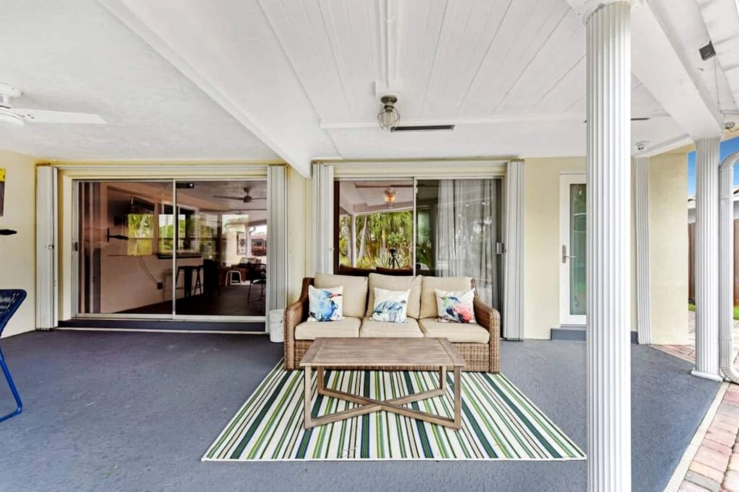 Modern Waterfront Home with Pool, Tesla EV Charger & Canal Fishing near Lauderdale-by-the-Sea Beach, Oakland Park Florida