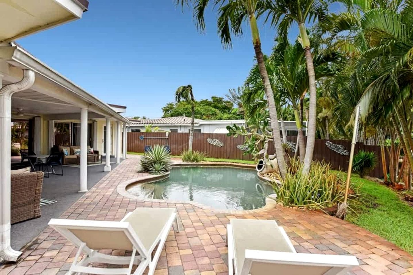 Modern Waterfront Home with Pool, Tesla EV Charger & Canal Fishing near Lauderdale-by-the-Sea Beach, Oakland Park Florida
