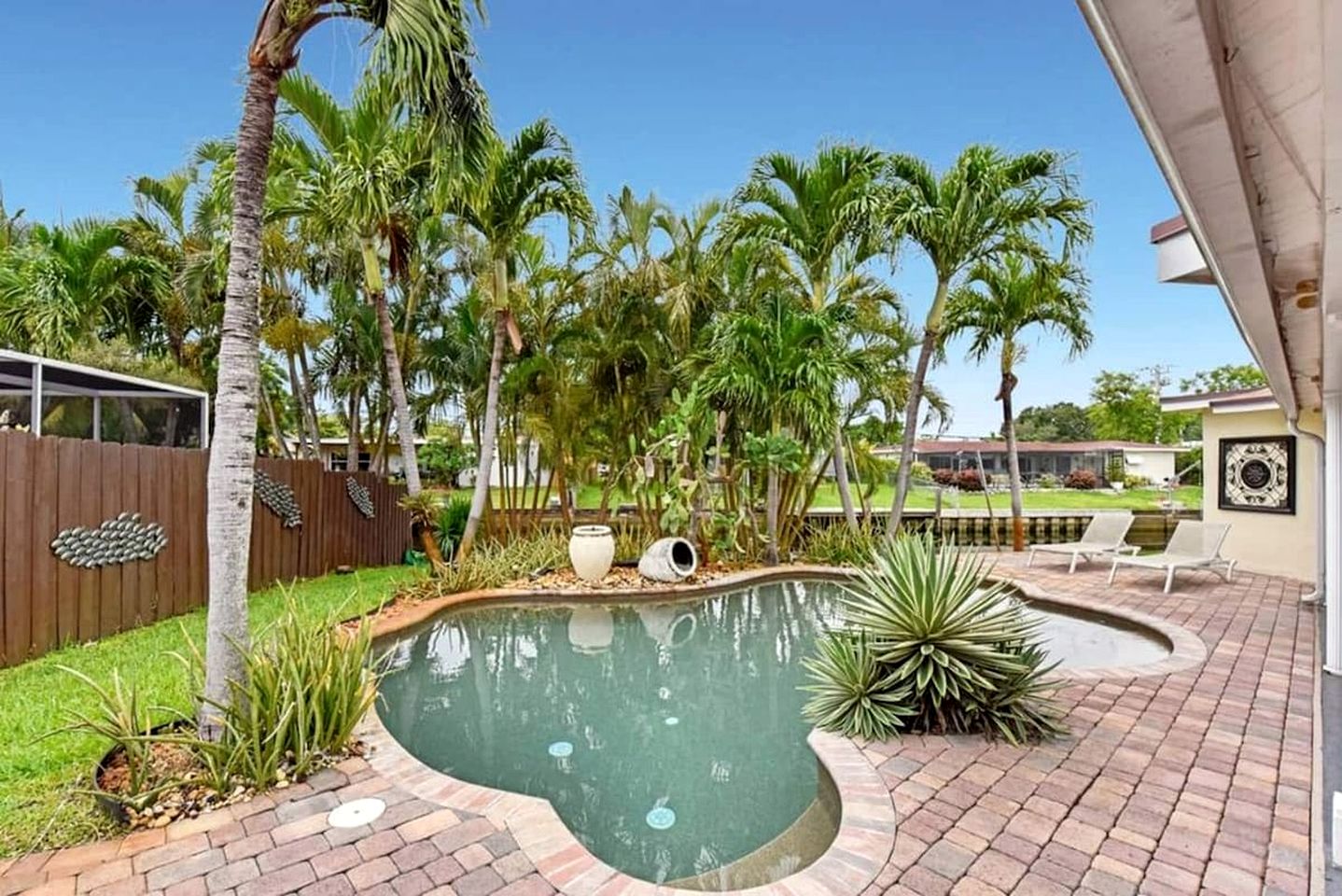 Modern Waterfront Home with Pool, Tesla EV Charger & Canal Fishing near Lauderdale-by-the-Sea Beach, Oakland Park Florida