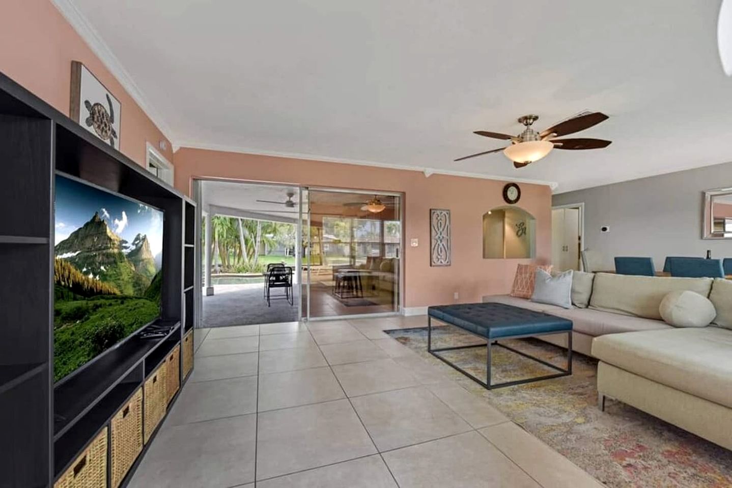 Modern Waterfront Home with Pool, Tesla EV Charger & Canal Fishing near Lauderdale-by-the-Sea Beach, Oakland Park Florida