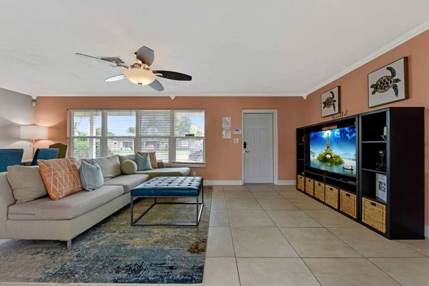 Modern Waterfront Home with Pool, Tesla EV Charger & Canal Fishing near Lauderdale-by-the-Sea Beach, Oakland Park Florida