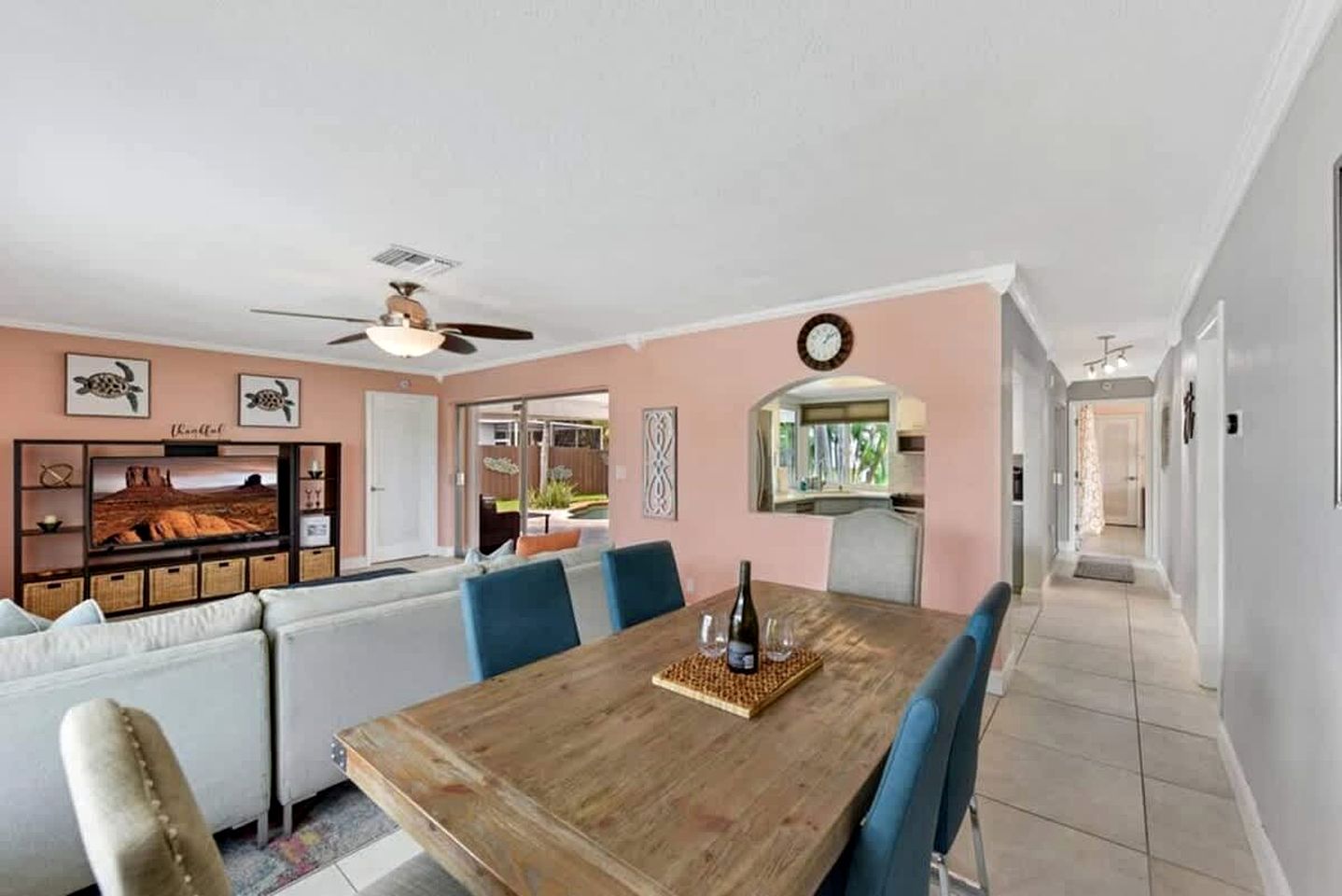 Modern Waterfront Home with Pool, Tesla EV Charger & Canal Fishing near Lauderdale-by-the-Sea Beach, Oakland Park Florida