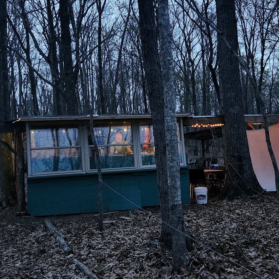 Cozy Treehouse Tent with Forest Trails near Waterfalls in Cumberland Plateau, TN