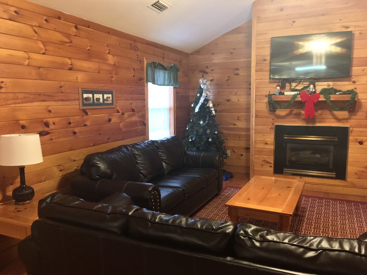 Rustic Cabin in Tennessee, Perfect for Vacation in the Great Smokies
