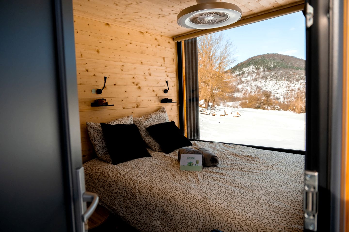 Stunning Eco-Lodge with Panoramic Pyrenees Views Near Escouloubre, France