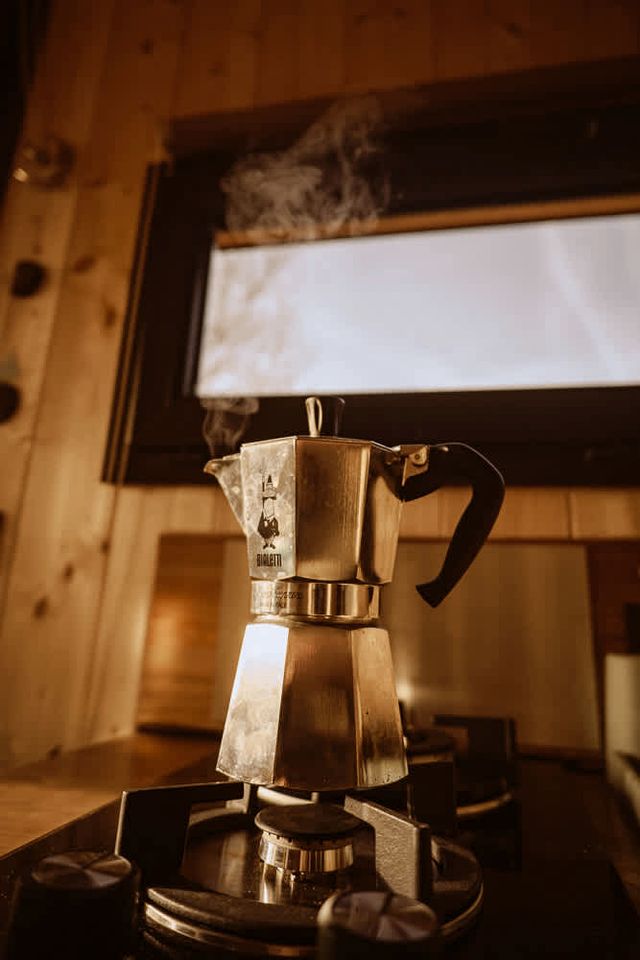 Secluded Off-Grid Mountain Home with Stunning Jura Views Near Septmoncel les Molunes, France