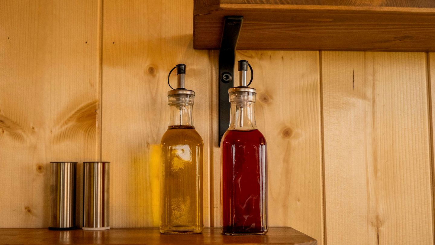 Secluded Off-Grid Mountain Home with Stunning Jura Views Near Septmoncel les Molunes, France