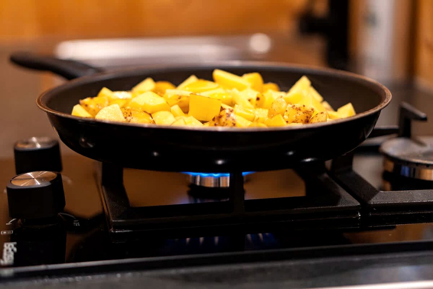 Secluded Sustainable Tiny House Amid Wooded Hills, Near Le Luc in Var, France