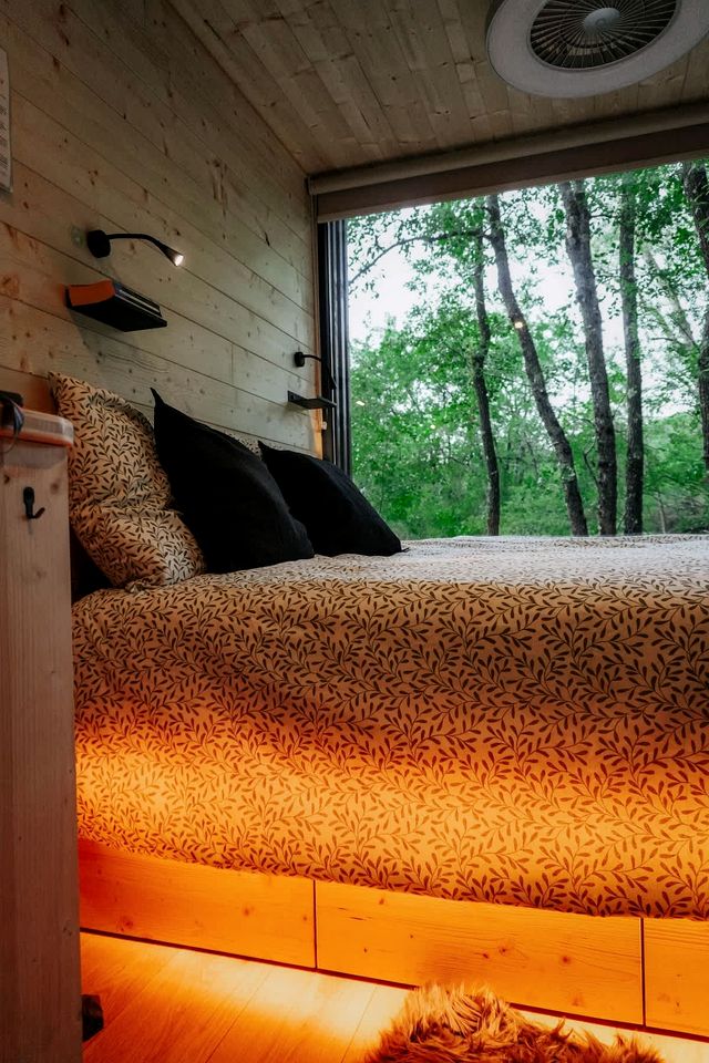 Peaceful Solar-Powered Cabin in the Heart of the Luberon, Provence