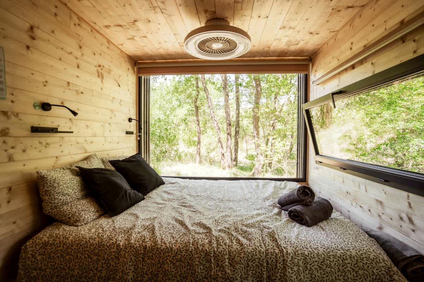 Peaceful Solar-Powered Cabin in the Heart of the Luberon, Provence