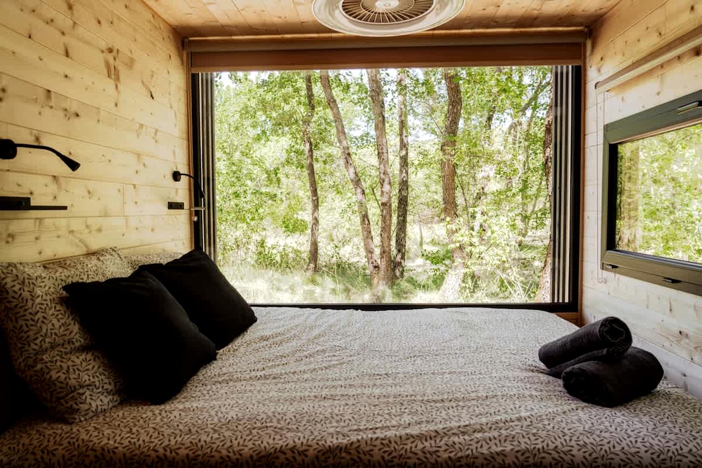 Peaceful Solar-Powered Cabin in the Heart of the Luberon, Provence