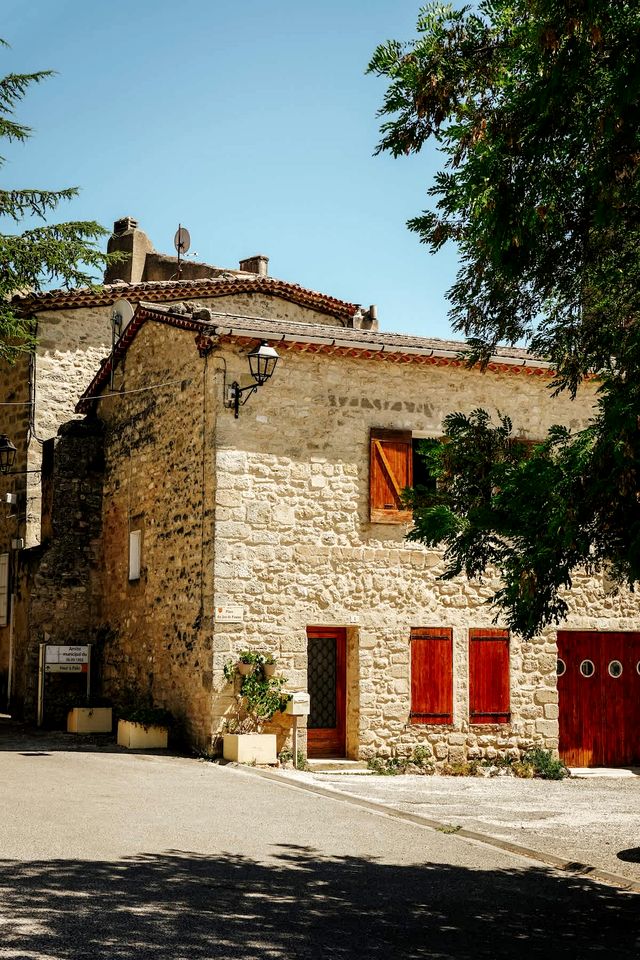 Peaceful Solar-Powered Cabin in the Heart of the Luberon, Provence