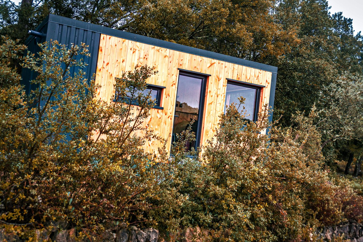 Charming Off-Grid Tiny Home with Olive Grove Views Near Correns, France