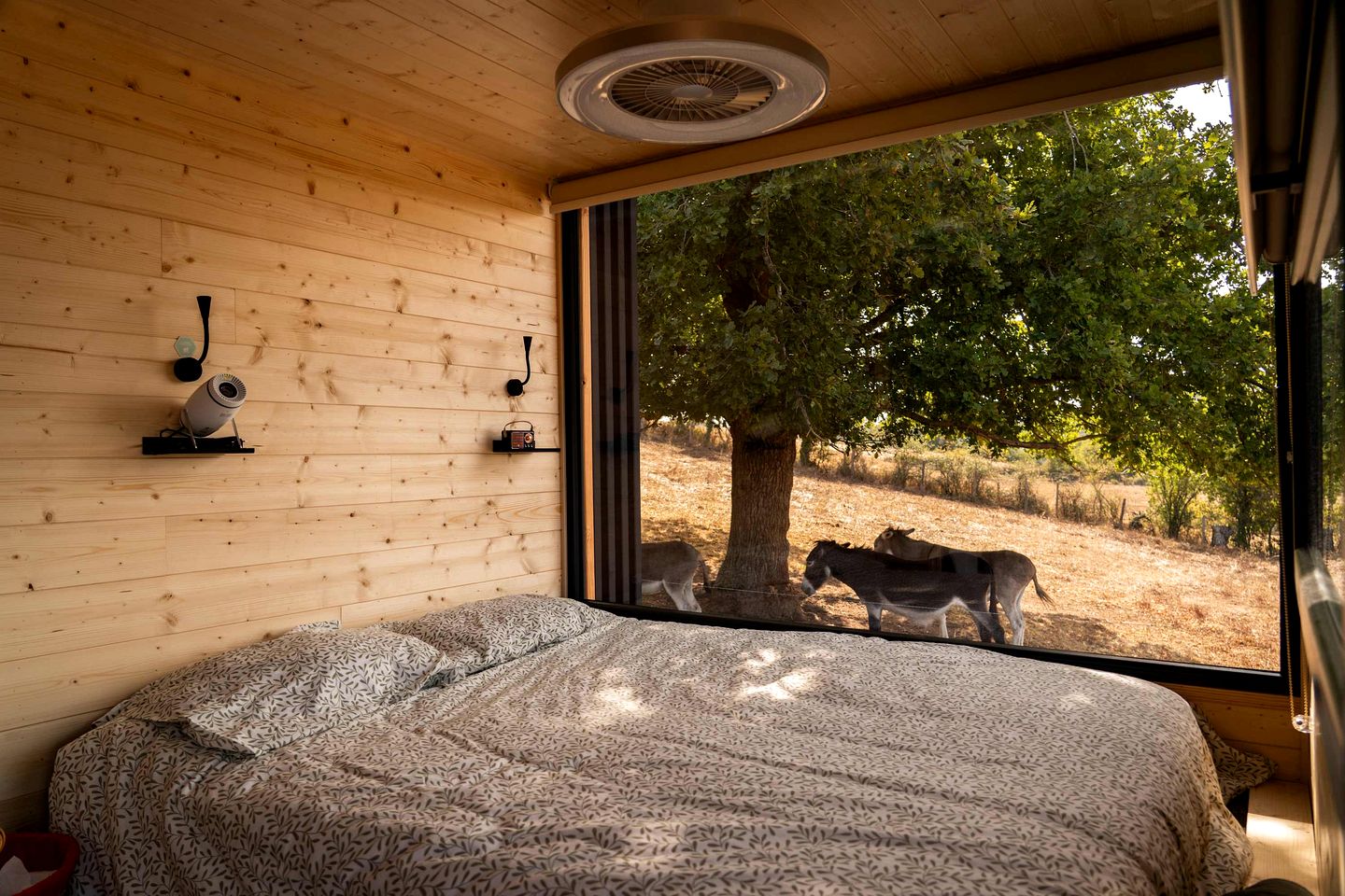 Panoramic Eco Tiny Home with Loire River Views near Château de la Roche, Pinay, France