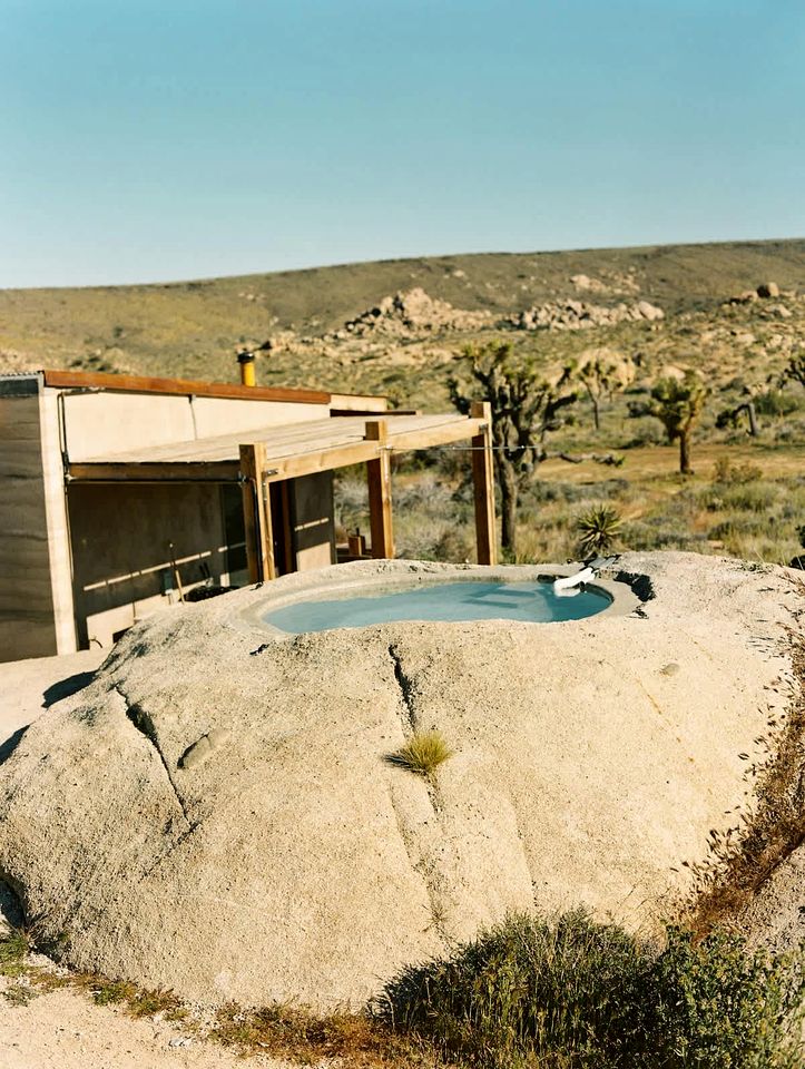 Gorgeous Vacation Rental with Hot-tub and Nice Desert Sigths in Pioneertown, California