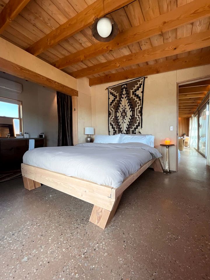 Gorgeous Vacation Rental with Hot-tub and Nice Desert Sigths in Pioneertown, California