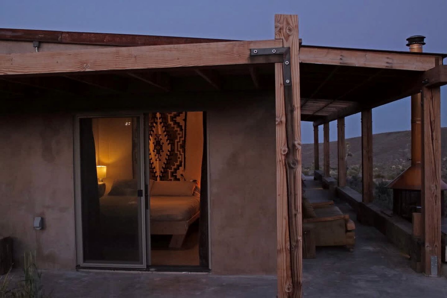 Gorgeous Vacation Rental with Hot-tub and Nice Desert Sigths in Pioneertown, California