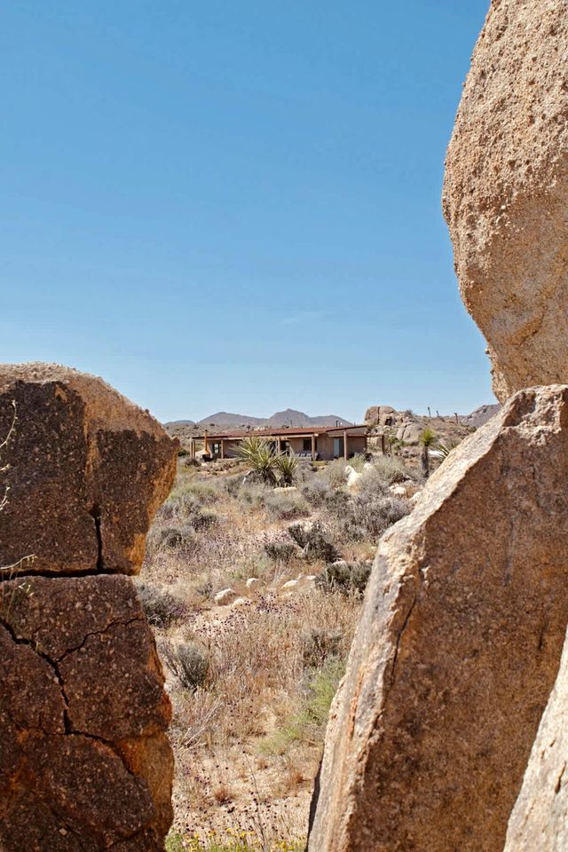 Gorgeous Vacation Rental with Hot-tub and Nice Desert Sigths in Pioneertown, California