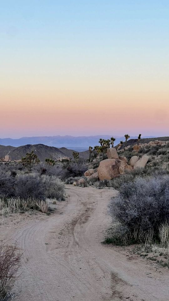 Gorgeous Vacation Rental with Hot-tub and Nice Desert Sigths in Pioneertown, California