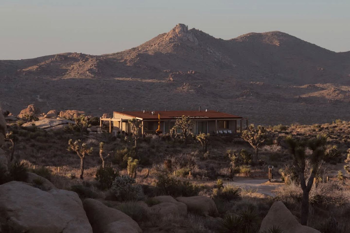 Gorgeous Vacation Rental with Hot-tub and Nice Desert Sigths in Pioneertown, California
