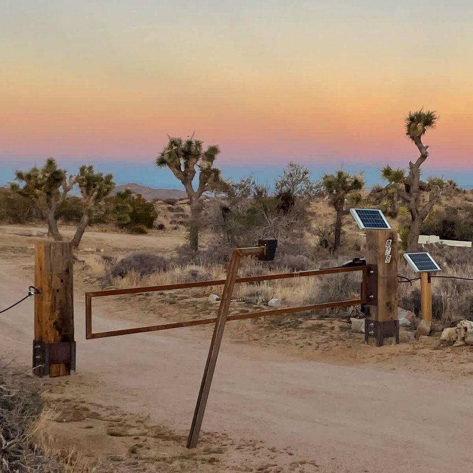 Gorgeous Vacation Rental with Hot-tub and Nice Desert Sigths in Pioneertown, California