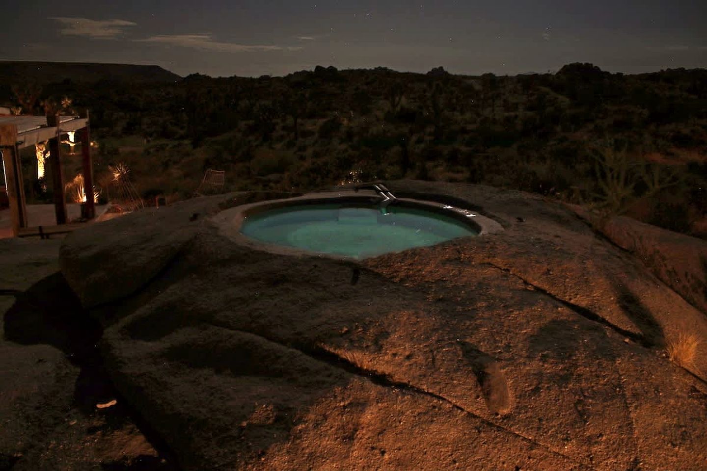 Gorgeous Vacation Rental with Hot-tub and Nice Desert Sigths in Pioneertown, California