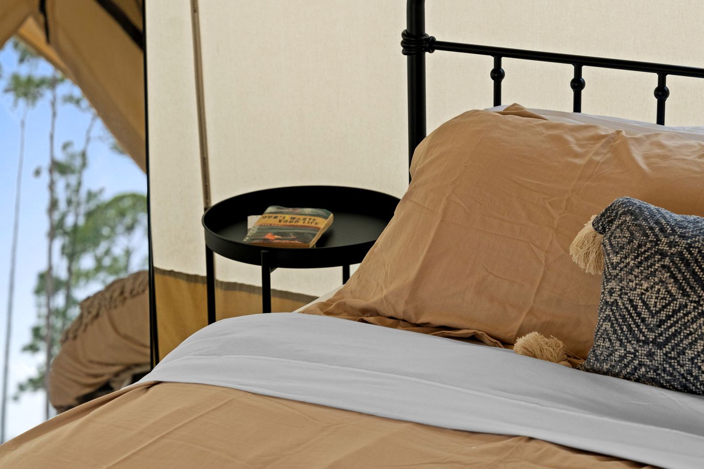 Rustic Lakefront Glamping Under the Stars with River Accesss & Kayaking in Wewahitchka, Florida