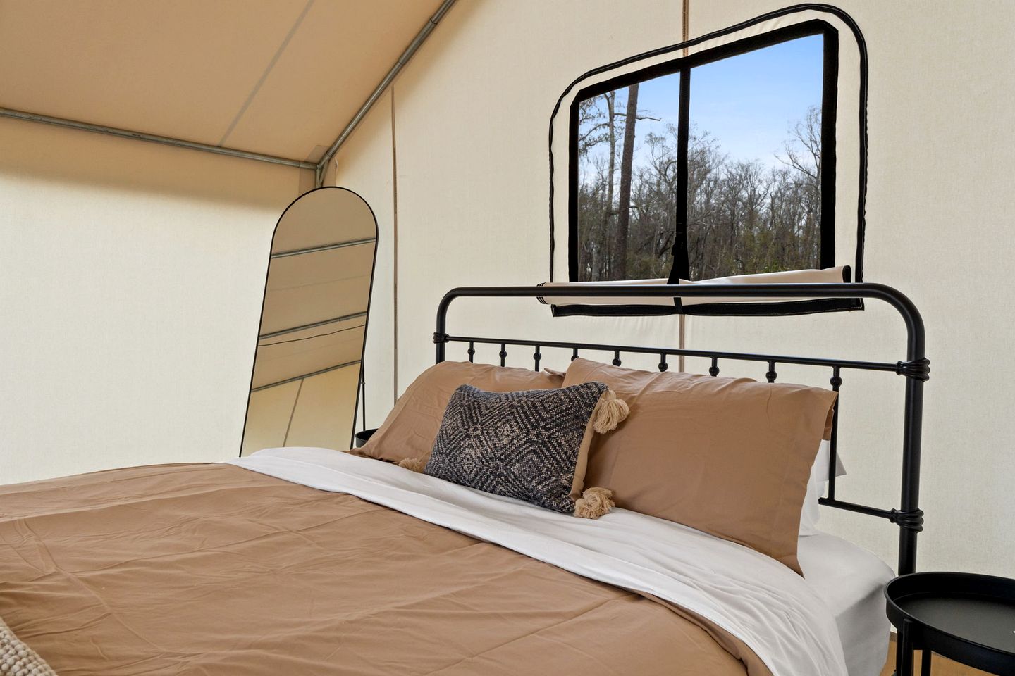 Rustic Lakefront Glamping Under the Stars with River Accesss & Kayaking in Wewahitchka, Florida