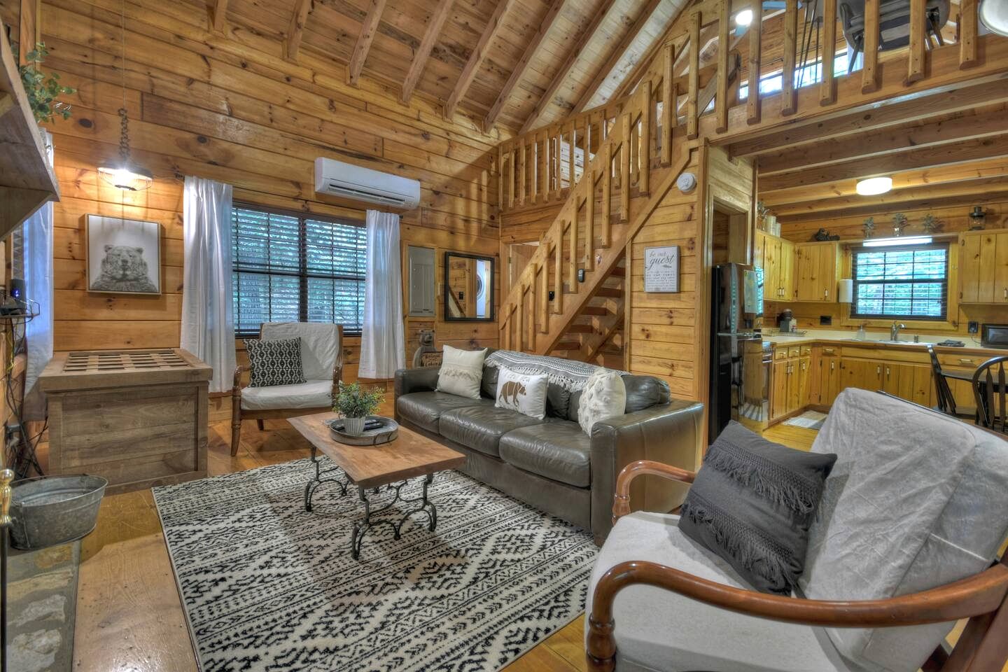 Outstanding Cabin Nestled Amidst Trees and Hot-tub Provided in Blue Ridge, Georgia