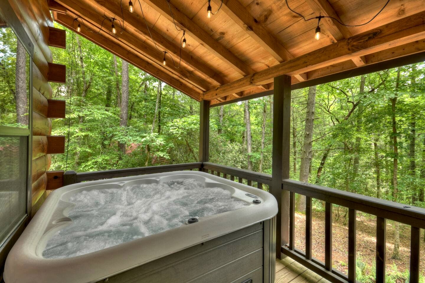 Outstanding Cabin Nestled Amidst Trees and Hot-tub Provided in Blue Ridge, Georgia