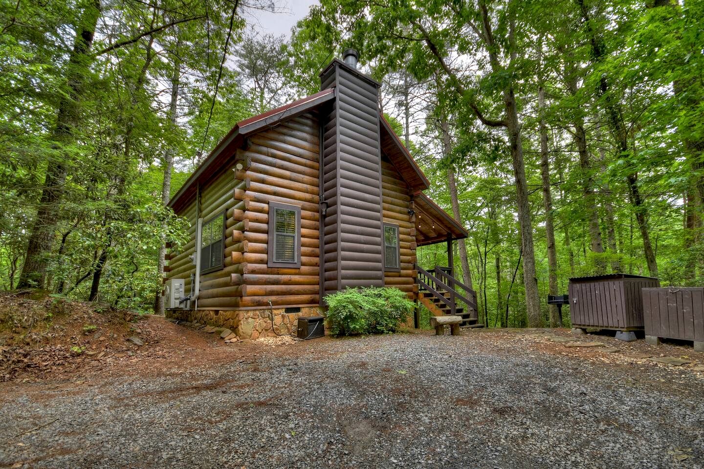 Outstanding Cabin Nestled Amidst Trees and Hot-tub Provided in Blue Ridge, Georgia