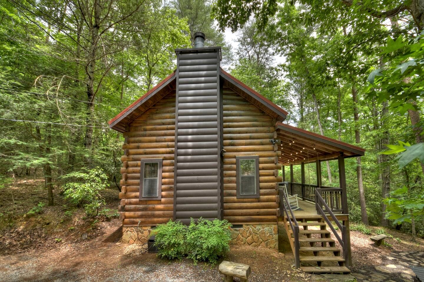 Outstanding Cabin Nestled Amidst Trees and Hot-tub Provided in Blue Ridge, Georgia