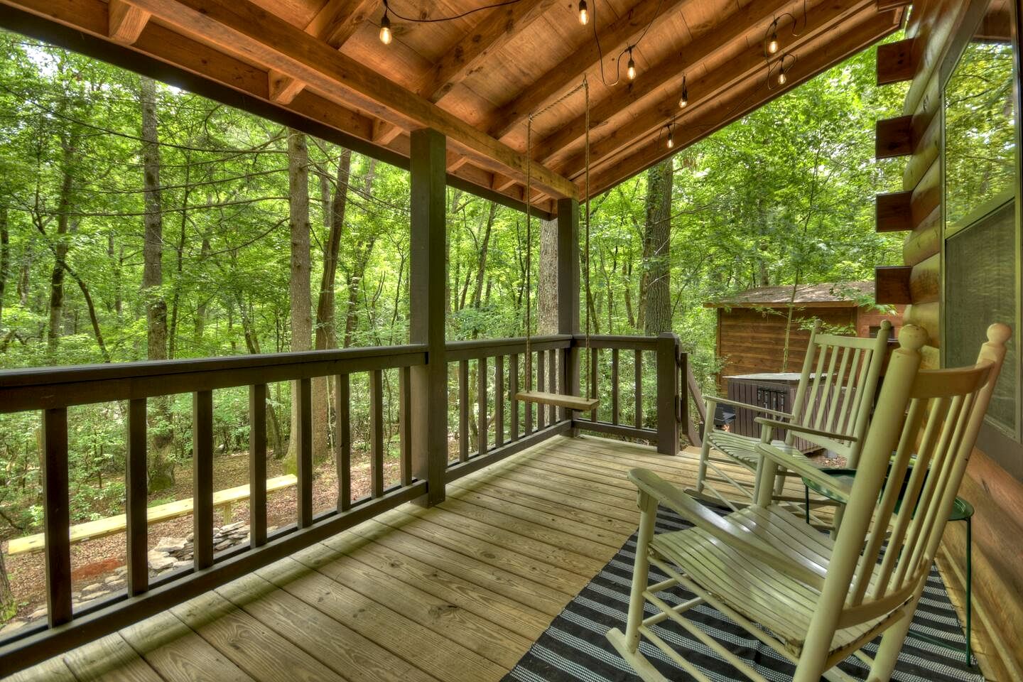 Outstanding Cabin Nestled Amidst Trees and Hot-tub Provided in Blue Ridge, Georgia