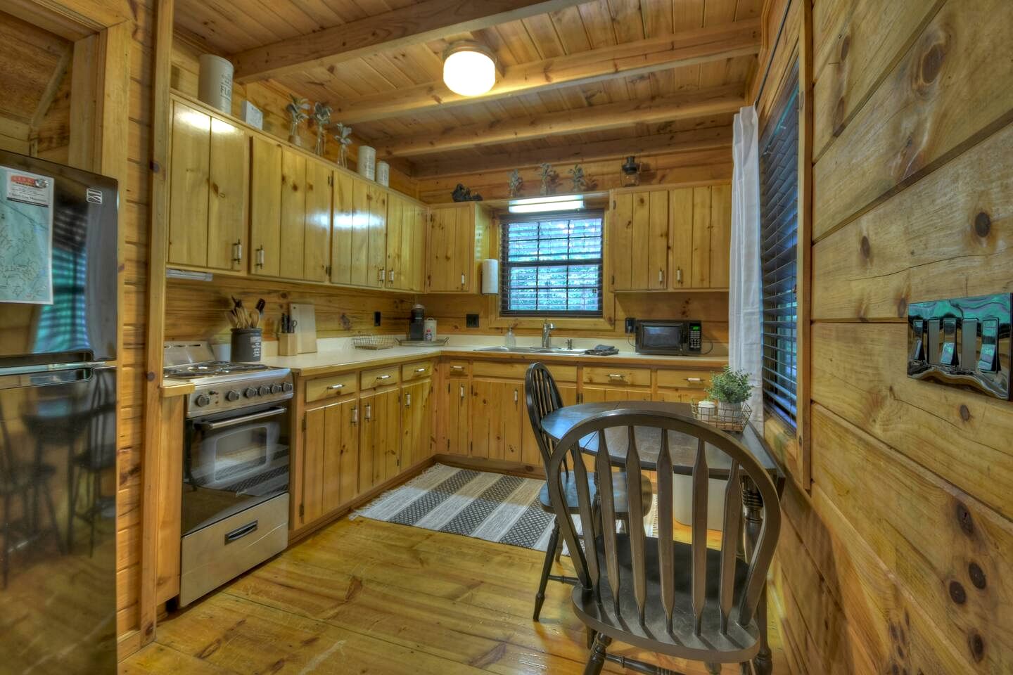 Outstanding Cabin Nestled Amidst Trees and Hot-tub Provided in Blue Ridge, Georgia