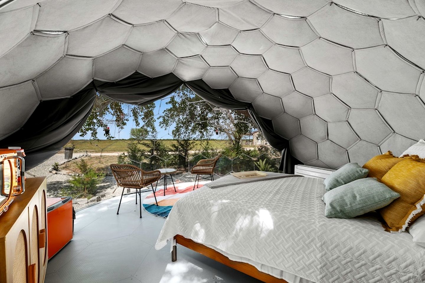 Cozy Glamping Retreat with Outdoor Shower & Fire Pit near Wolfe City, Texas