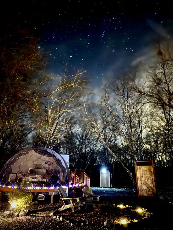 Cozy Glamping Retreat with Outdoor Shower & Fire Pit near Wolfe City, Texas