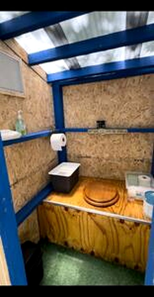 Cozy Glamping Retreat with Outdoor Shower & Fire Pit near Wolfe City, Texas