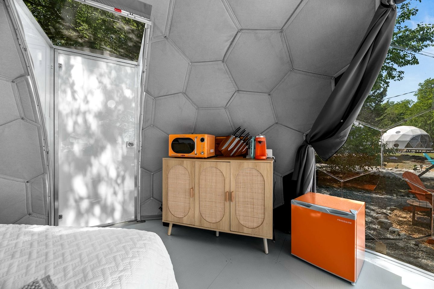 Cozy Glamping Retreat with Outdoor Shower & Fire Pit near Wolfe City, Texas