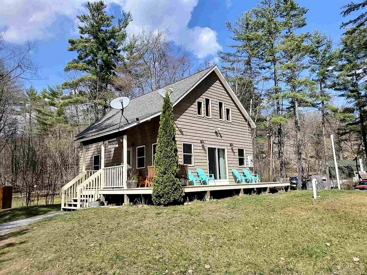 Two Beautiful Cabins Next to the Water at Rockybound Pond for a Wonderful Outdoor Family Vacation in Croydon, New Hampshire