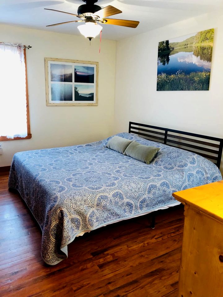 Charming Cabin by the Water, the Perfect Base for Outdoor Enthusiasts to Explore Croydon, New Hampshire