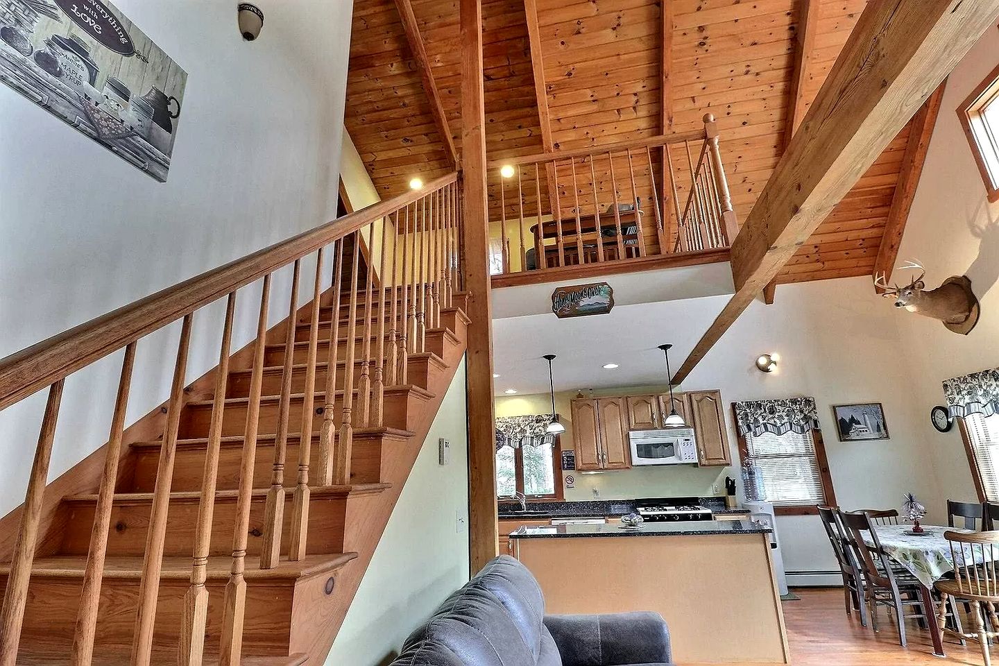 Charming Cabin by the Water, the Perfect Base for Outdoor Enthusiasts to Explore Croydon, New Hampshire