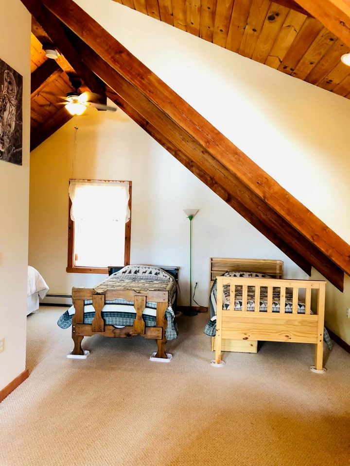 Charming Cabin by the Water, the Perfect Base for Outdoor Enthusiasts to Explore Croydon, New Hampshire