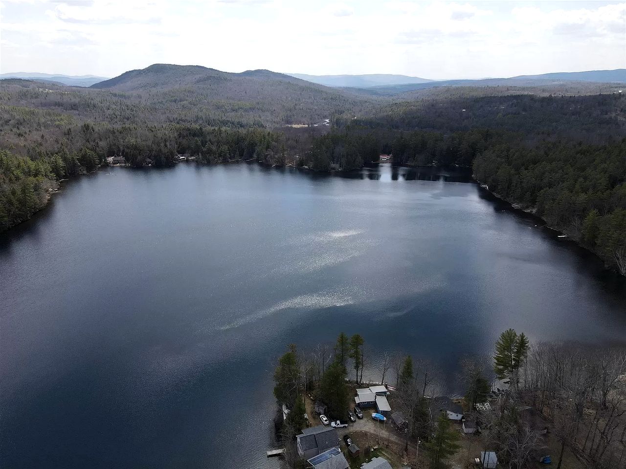 Charming Cabin by the Water, the Perfect Base for Outdoor Enthusiasts to Explore Croydon, New Hampshire